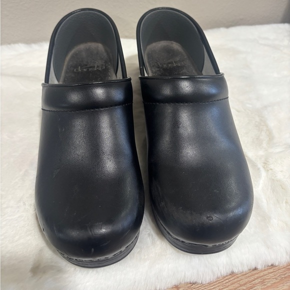Dansko Shoes - Dansko Classic Black Leather Clogs